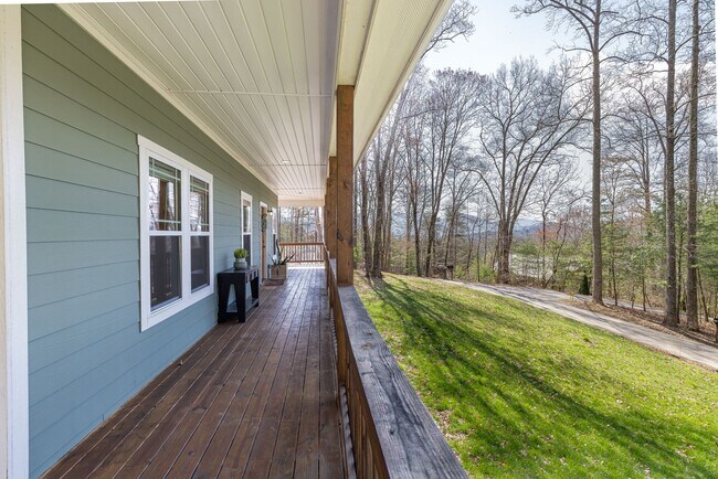 Building Photo - East AVL - Contemporary Farmhouse on Large Wooded Lot