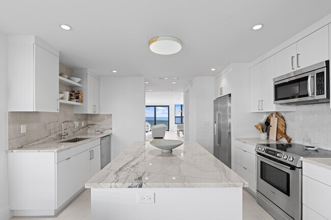 Building Photo - 3120 S Ocean Blvd