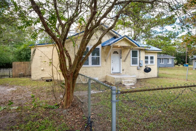 Building Photo - 12716 Gillespie Ave