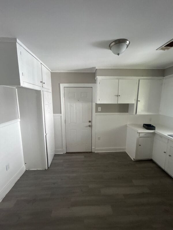 Building Photo - 419 Valley St