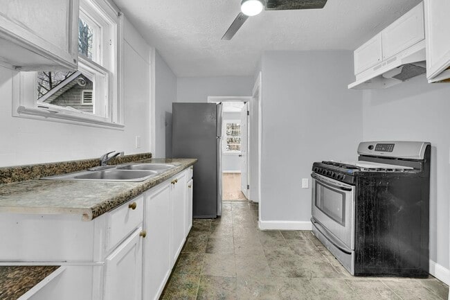 Building Photo - 1728 Hillview Rd