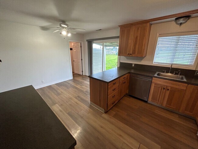 Building Photo - Newly Renovated 3 bed, 1.5 bath on Acreage...