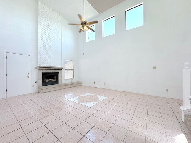Building Photo - Spacious East El Paso 3bed/2bath!