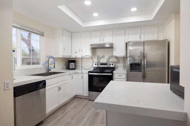 Building Photo - 2404 Manzana Way