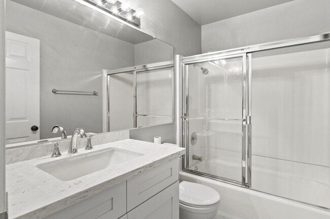 Building Photo - Remodeled Irvine Lakes Townhouse