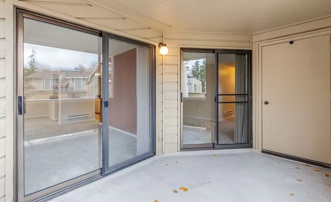 Building Photo - 2 Bedroom 1.75 Bath Condo in Lynnwood