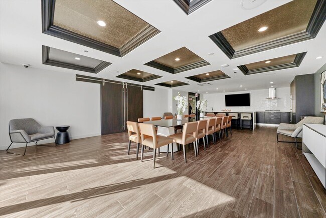 Building Photo - 750 N Hudson Ave