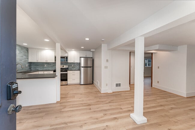 Building Photo - 5523 Woodlawn Ave N
