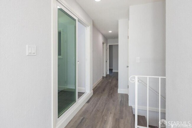 Building Photo - 439 Bonnie St