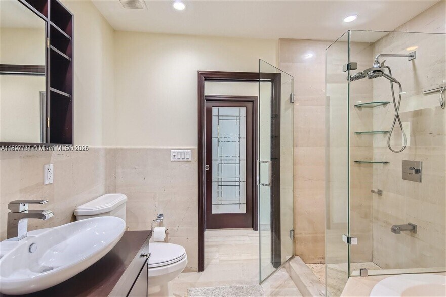 Building Photo - 3864 NE 167th St