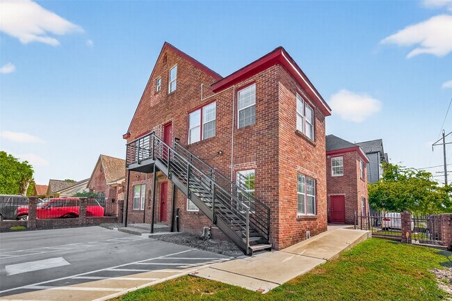 Building Photo - 2602 Isabella St