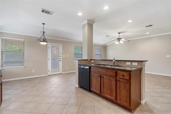 Building Photo - 4205 Fairmeadow Dr