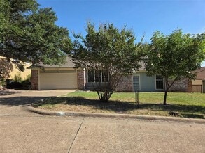 Building Photo - 303 Shoreview Dr