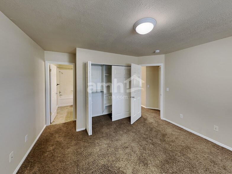 Building Photo - 747 N 600 W