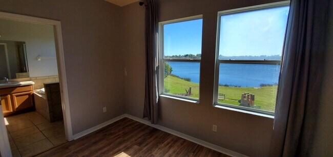 Building Photo - 811 Parker Den Dr