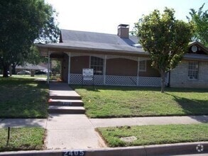 Building Photo - 2405 Willow Oak Dr