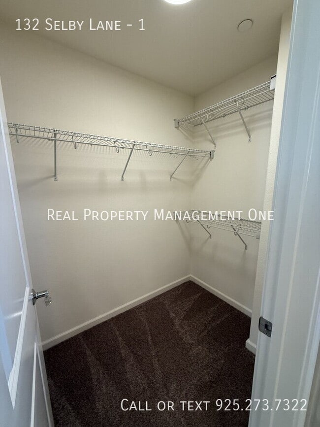 Building Photo - 132 Selby Lane