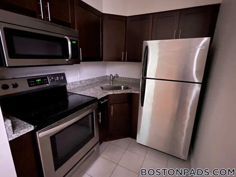 Building Photo - 81 Essex St