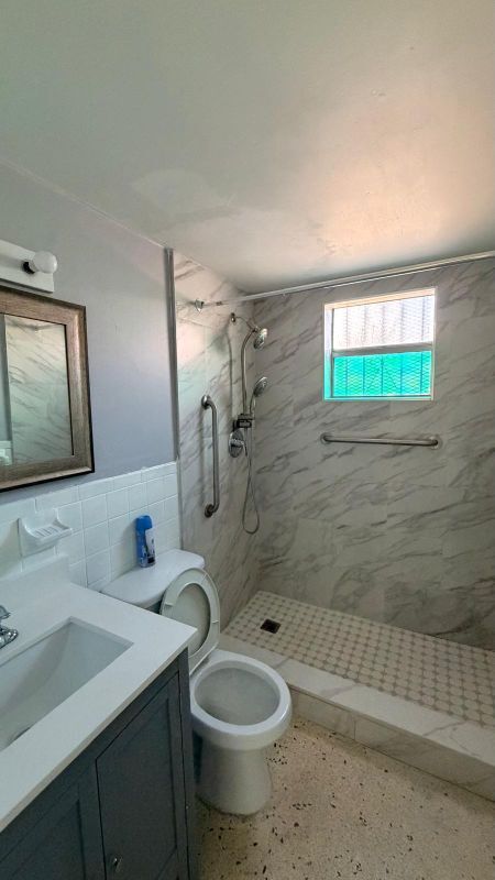 Building Photo - 1250 SW 4th St