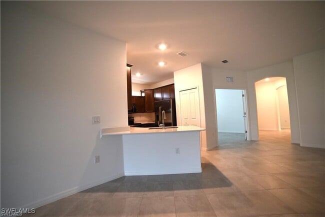 Building Photo - 2665 Vine Ave