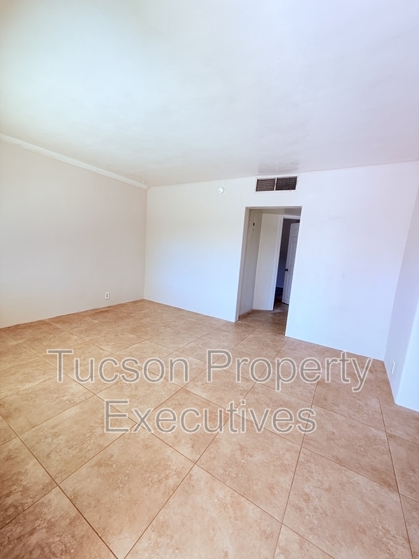 Building Photo - 2925 N Estrella Ave