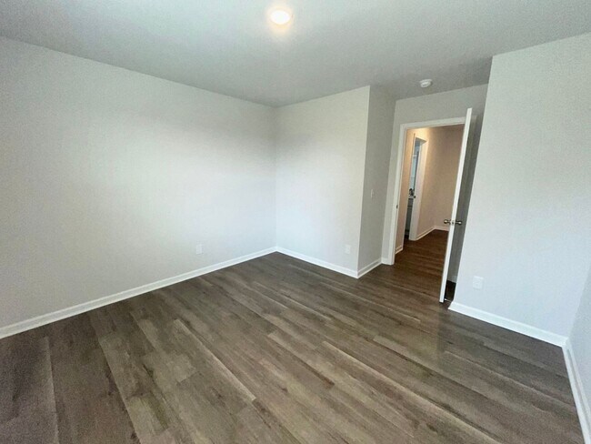 Building Photo - 503 Sandy Holw Dr