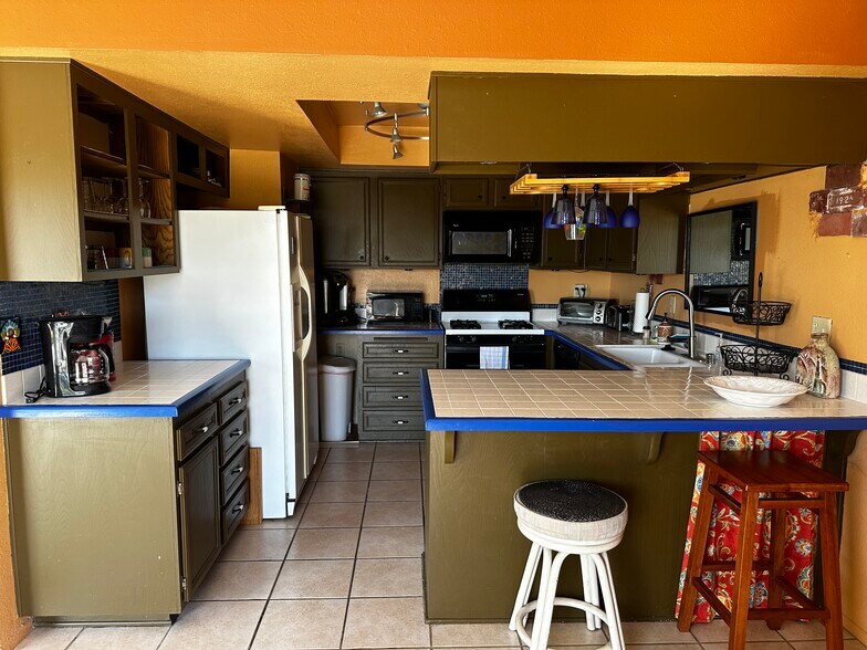 Kitchen - 49174 Wayne St