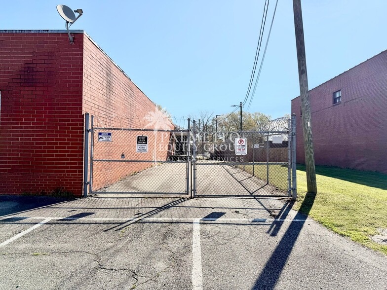 Building Photo - 1012 N Raleigh St