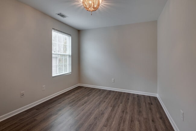 Building Photo - 2609 Jordan Ridge Dr