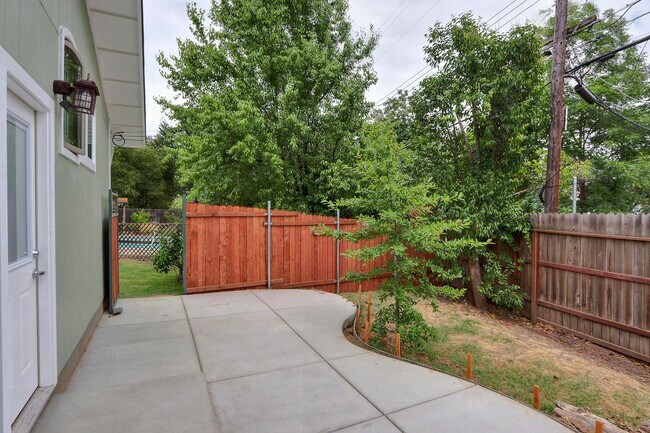 Building Photo - 1 Bed / 1 Bath | Arden-Arcade Anchored Tiny Home Available Now