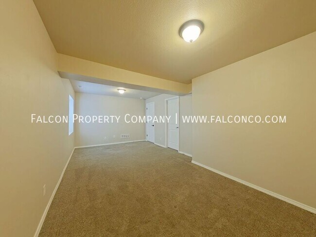 Building Photo - 6070 San Mateo Dr