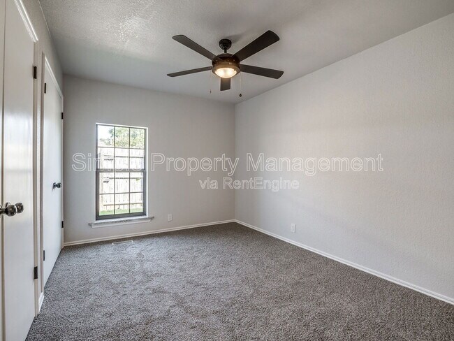 Building Photo - 2320 Yellowstone Dr