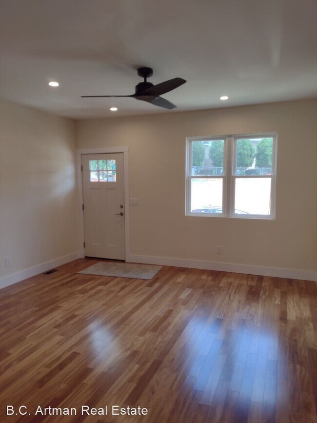 Building Photo - 3 br, 2 bath House - 259 Dunseith Street