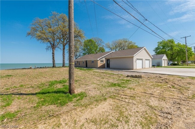 Building Photo - 3842 Edgewater Dr