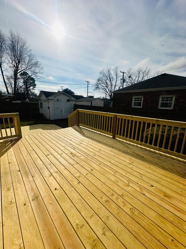 Building Photo - Spacious and stylish home in a prime Louisville location!-Ask about our Long-Term Leasing Specials!