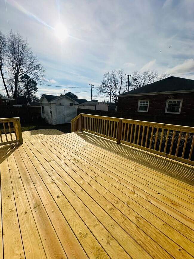 Building Photo - Spacious and stylish home in a prime Louisville location!