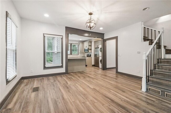 Building Photo - 1393 Westview Dr SW