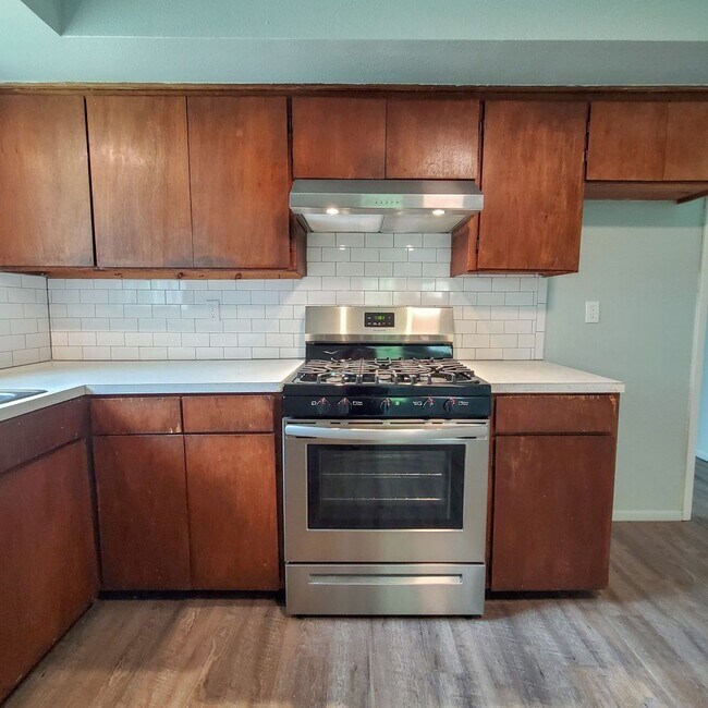 Building Photo - 1117 E Parker St