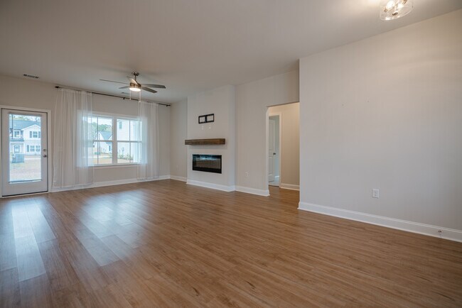 Building Photo - 106 Holland Dr