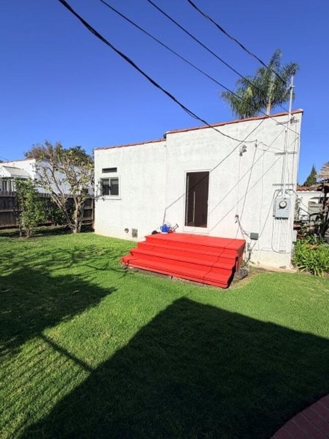 Building Photo - Pico-Robertson / Beverlywood 2 beds + 1.5 baths Spanish house PLUS Studio ADU  | Pool+Jacuzzi & e...