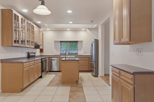 Building Photo - 8111 E Briarwood Blvd
