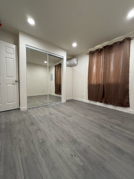 Building Photo - 1518 N Broadway