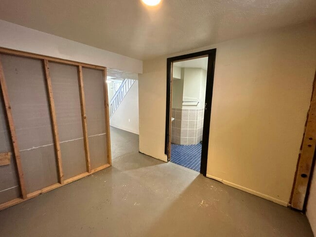 Building Photo - 215 Erhardt Dr