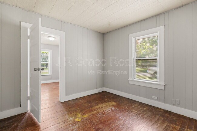 Building Photo - 802 W Navasota St