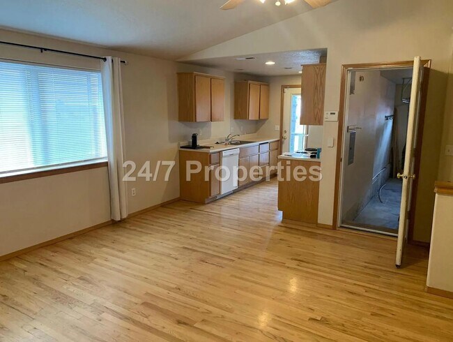 Building Photo - 2025-445MF