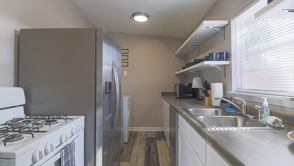 Building Photo - 1806 Curcor Dr