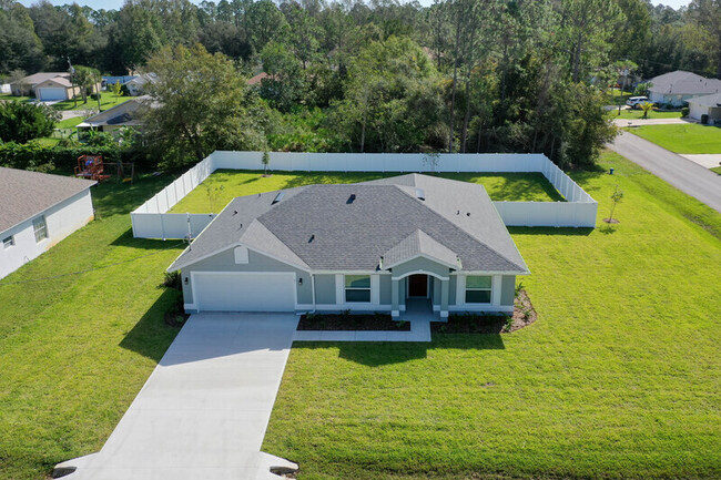 Building Photo - 2 Pebble Wood Ln