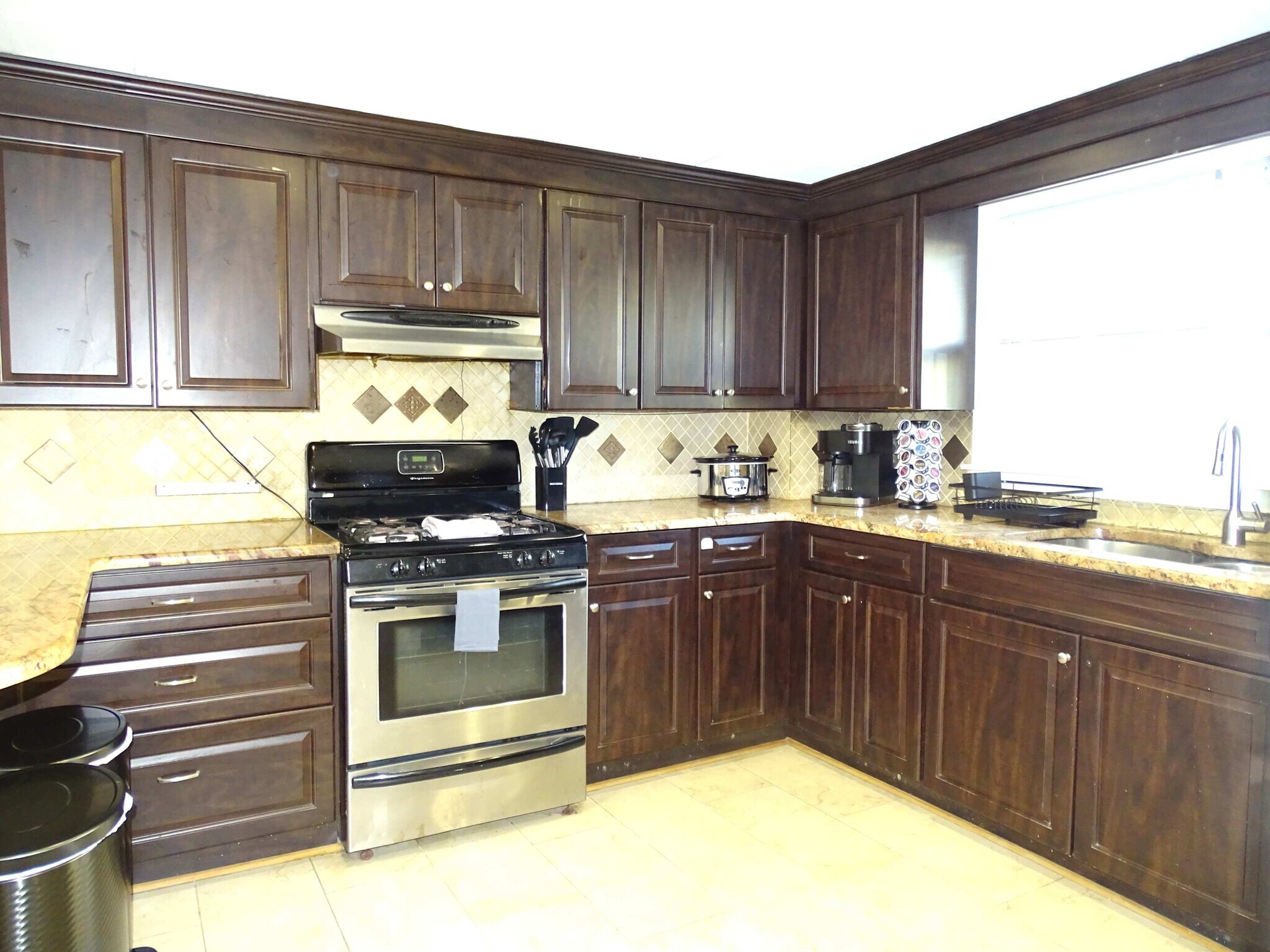 Building Photo - 303 Bishop St