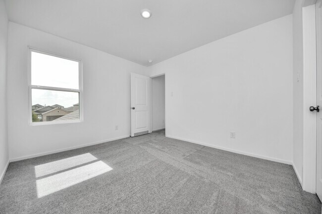 Building Photo - 16831 Spotted Oak Dr