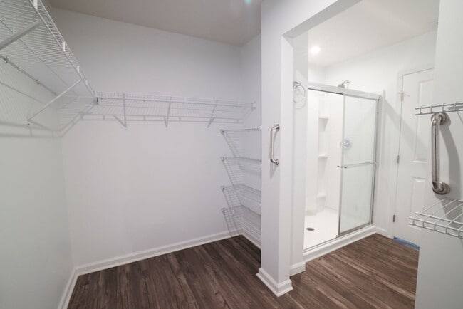 Building Photo - Upscale Home On Queens Mill Ct AVAILABLE NOW!